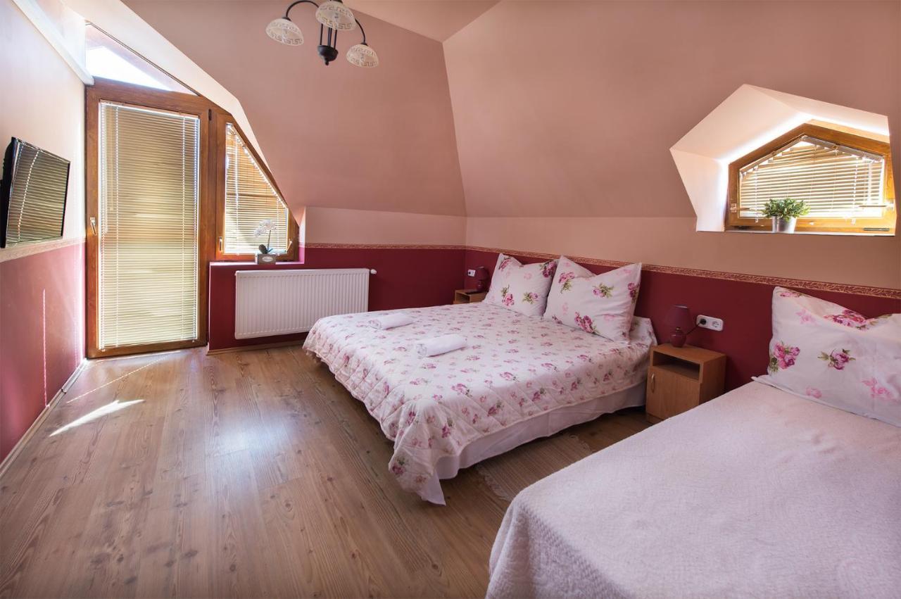 Aranylo Apartmanhaz Hajdúszoboszló Buitenkant foto